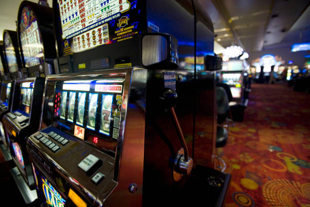 dono toto mobile app showing M-World Championship live roulette table with betting interface